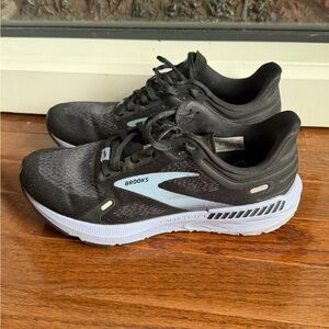 Brooks Launch GTS 9 Women’s size 8.5